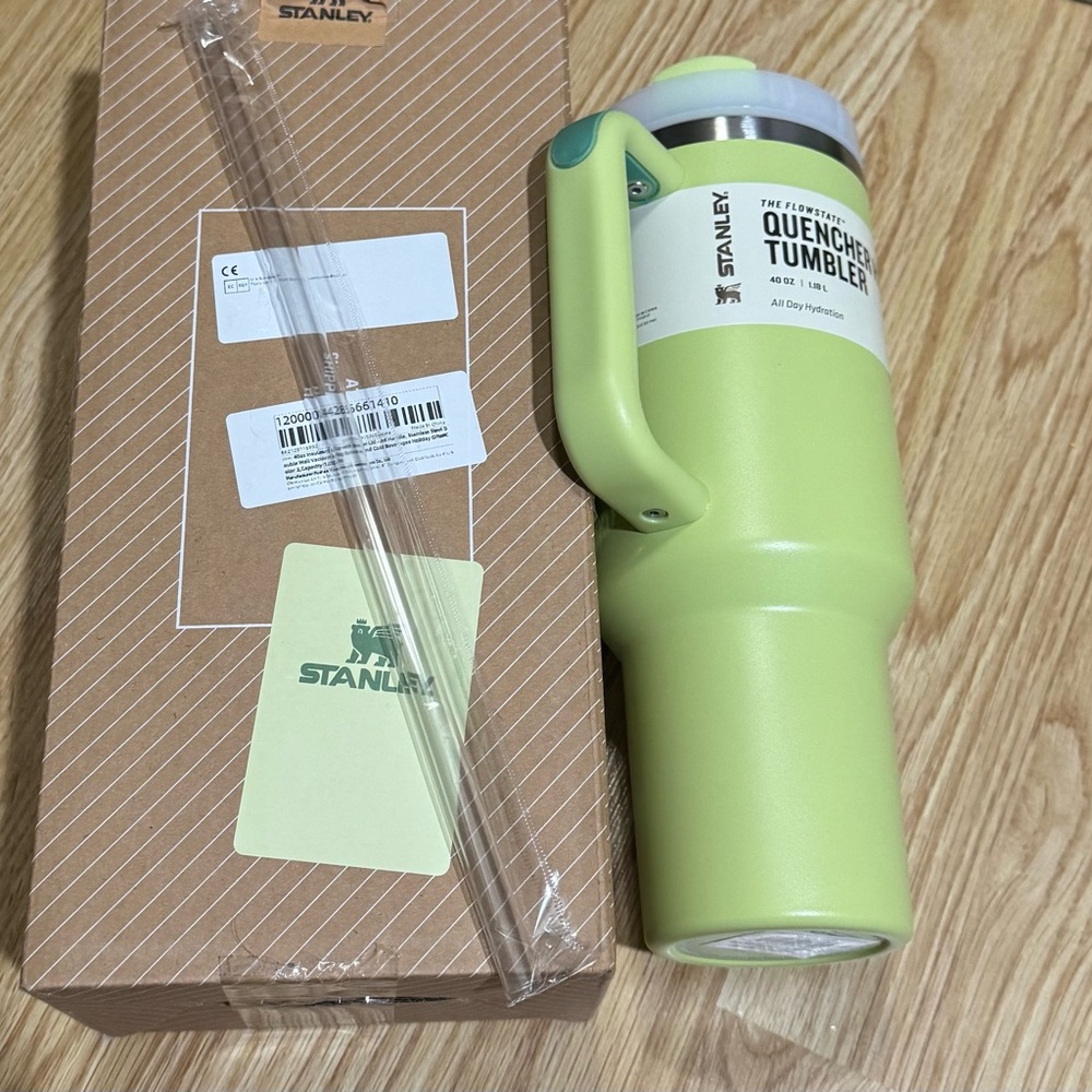COPY - NWT-1-40oz. Lime green Stanley quencher Tumblr 40 ounce.